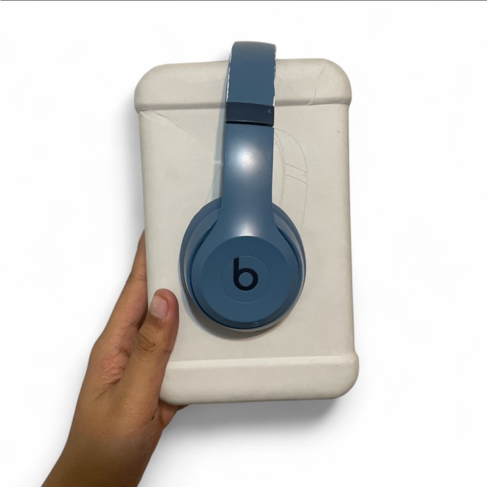 Beats Solo 4